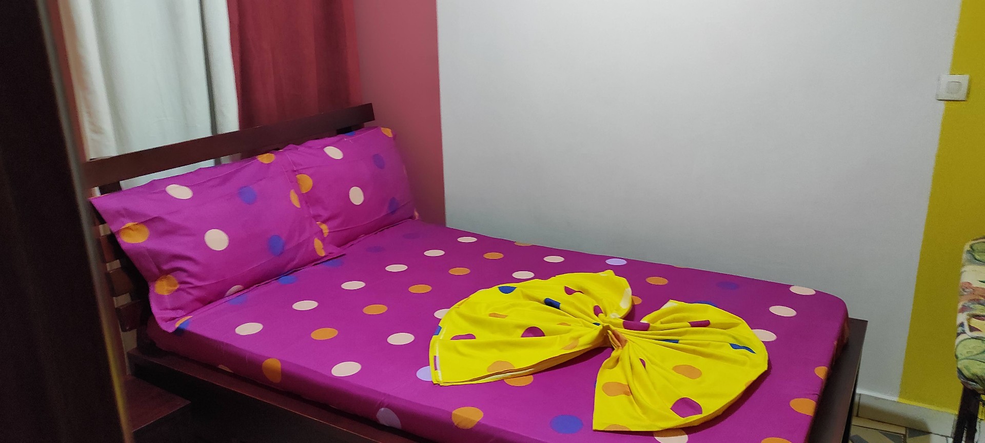 Première chambre de l'appartement